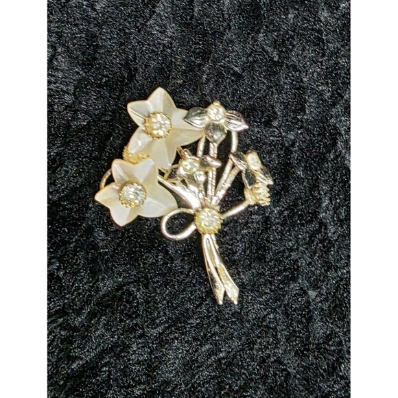 Vtg Gold-Tone Brooch With Mother Of Pearl Accents & Rhinestones Floral Design - Picture 2 of 10